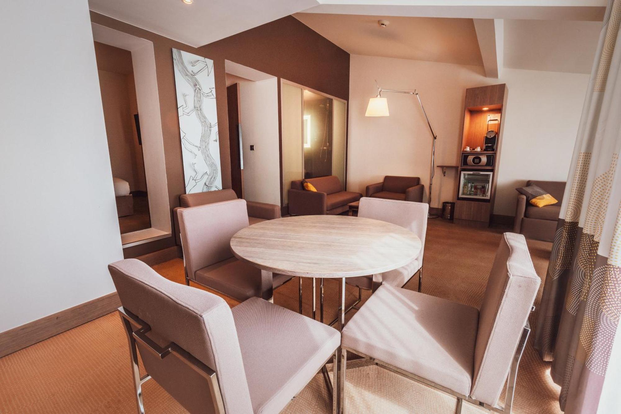 Novotel Centre Wilson 4*